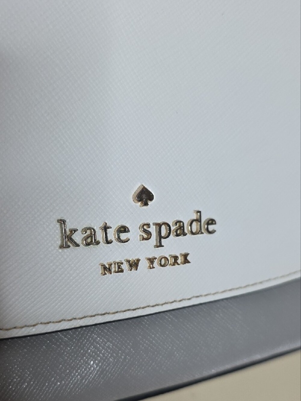 Kate Spade Carson Shoulder Bag Colorblock White Grey Saffiano Leather Minimalist - Picture 3 of 15